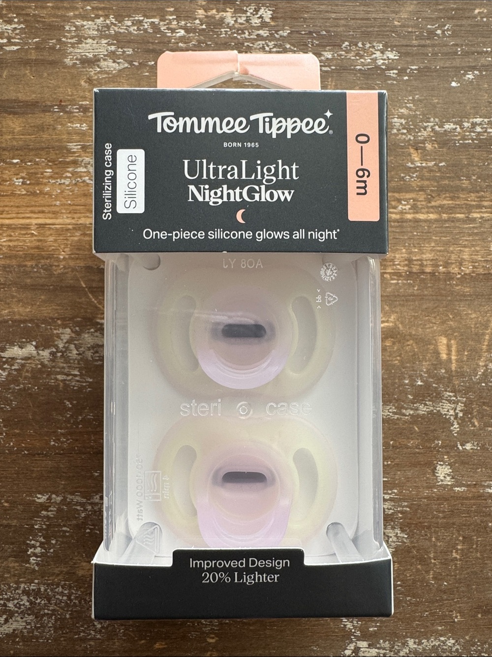 NWT Tommee Tippee UltraLight NightGlow Silicone Pacifiers 0-6m